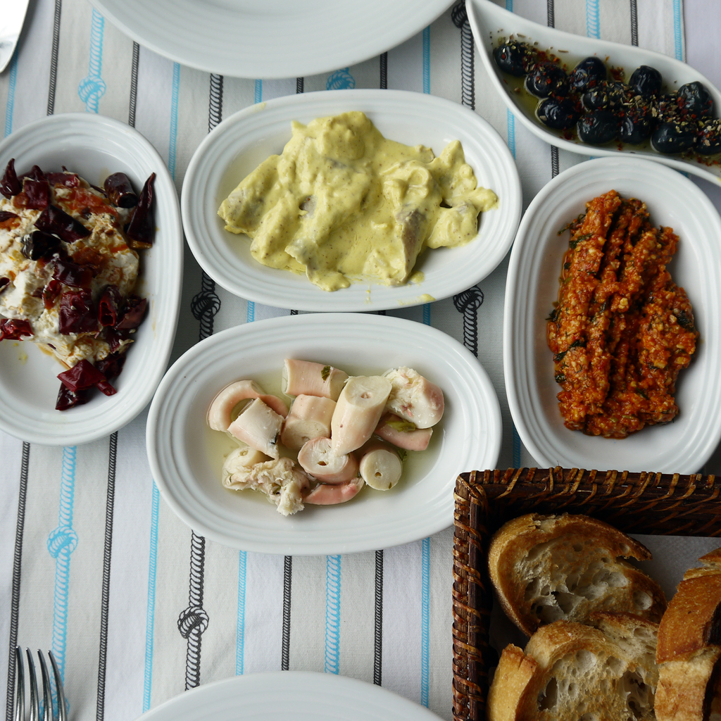 Kızarmış Karides, Levrek (Tartar Soslu) Kızarmış Karides, Levrek (Tartar Soslu)
